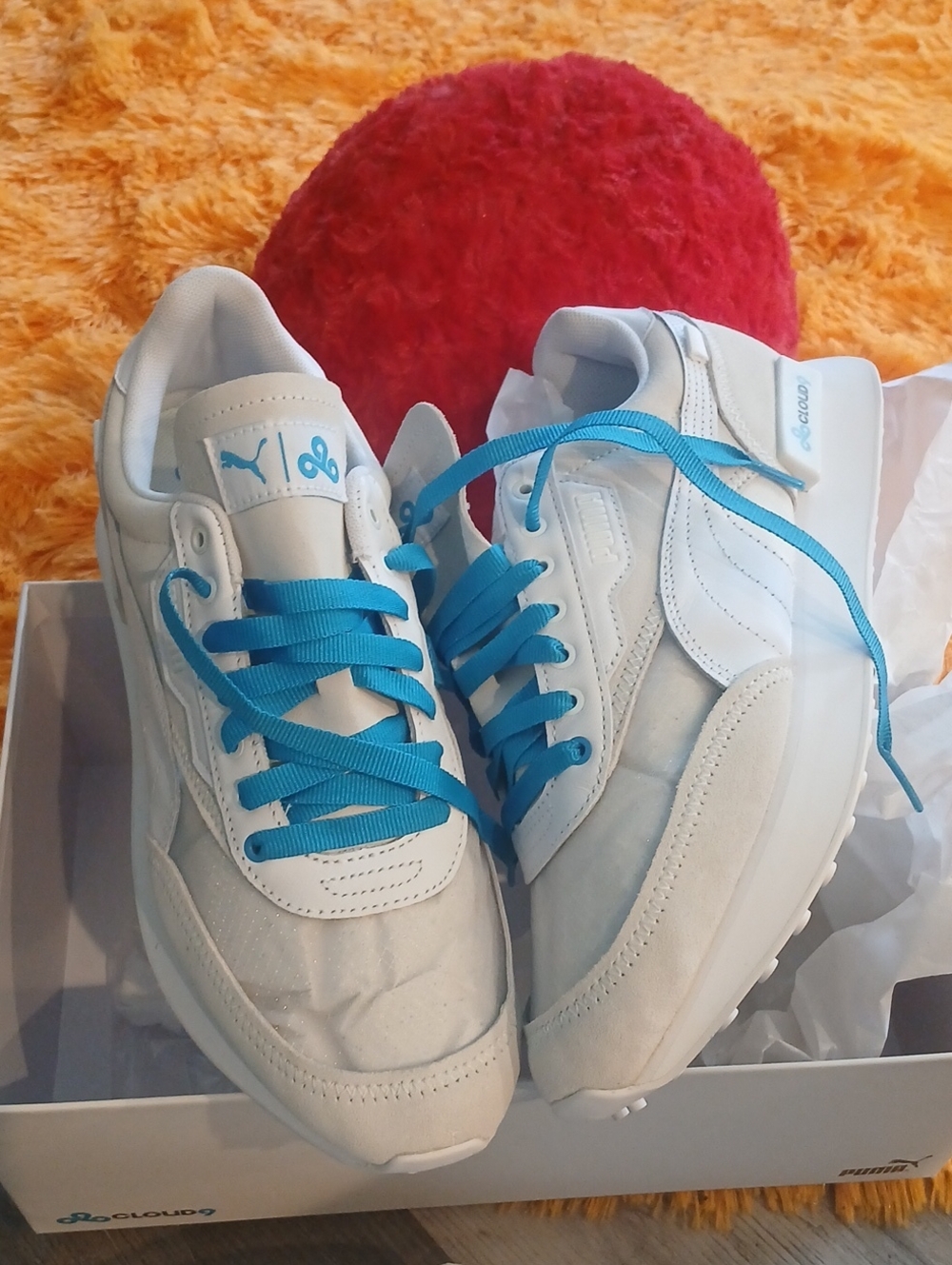 PUMA ' White and Blue Cloud Runner Sneakers